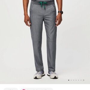 Figs Men's Axim scrub pant in Graphite